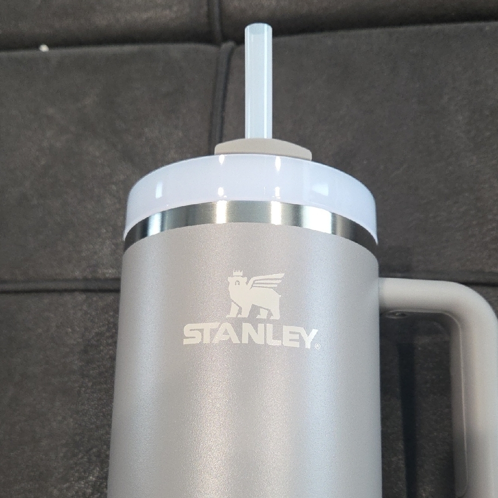 Stanley Gray Quencher H2.0 Tumbler - Picture 3 of 8